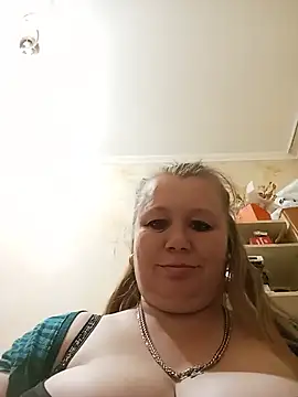 KiraStanton webcam