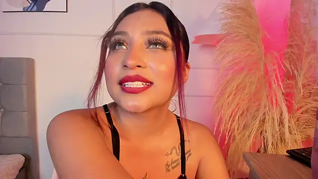 naiah_cruzz webcam