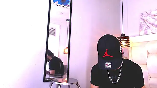 Lucas_Knight webcam