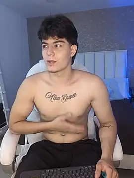MaxCruz_ live cam on StripChat