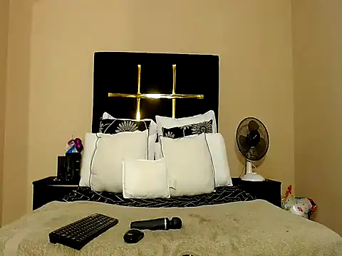 EbonySlimThick webcam