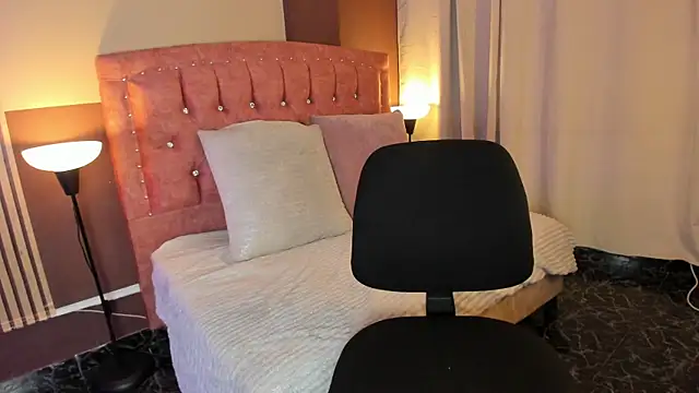 YourAmaradoll webcam