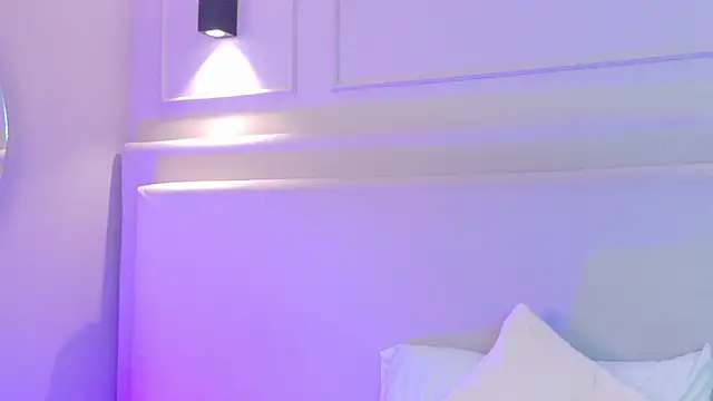 NaomiKlarc webcam