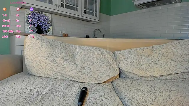 UWU_flower live cam on StripChat
