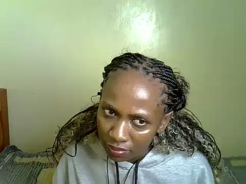 Pearl_petite webcam