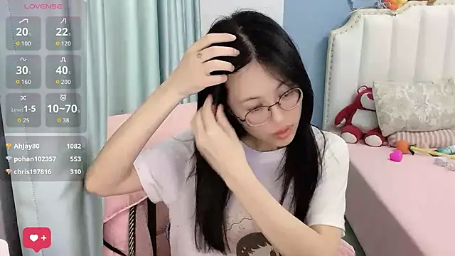 Luna-666 live cam on StripChat