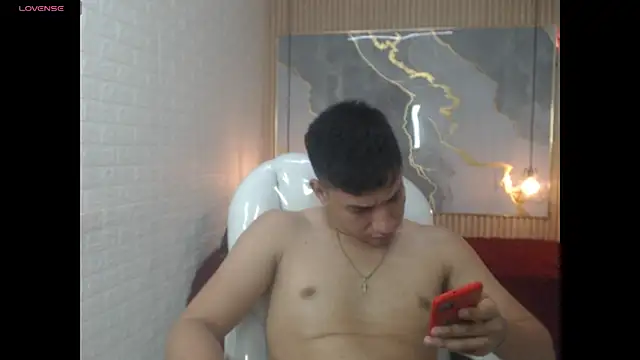 DominantBoy4 live sex cam