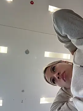 mia_rosee1 (F young) - Squirt  show in car