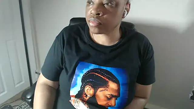 Sexymona1218 webcam