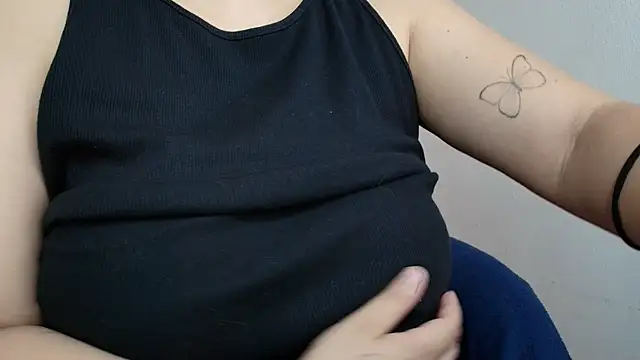YummyAnna_ live cam on StripChat
