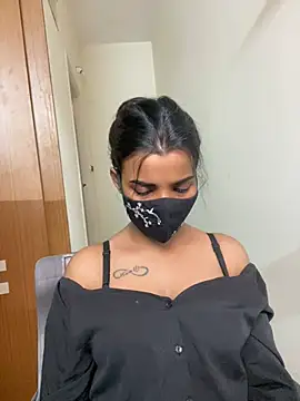 its_ur_flora live cam on StripChat