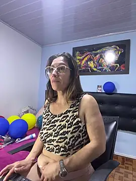 kaylaMinov_ webcam