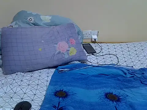 Darkchocolatequeen webcam