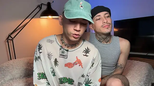 Noah_and_Steven live cam on StripChat