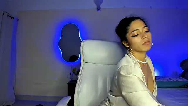 Nadia-Monroe webcam