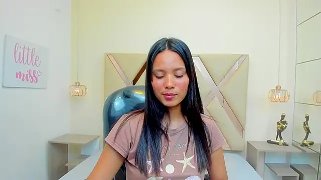 Ivonne_Latina webcam