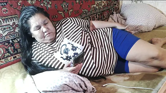 Zulfiya_Bruce webcam