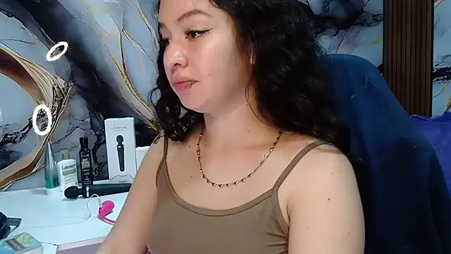 lilimini032 live cam on StripChat