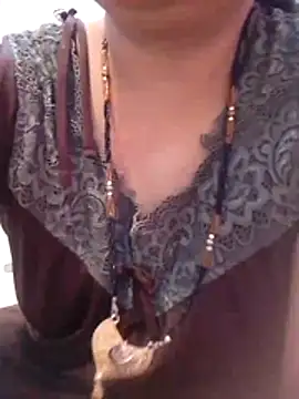 nikkyguddi live cam on StripChat