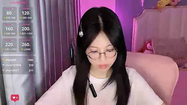 Luna-666 live cam on StripChat