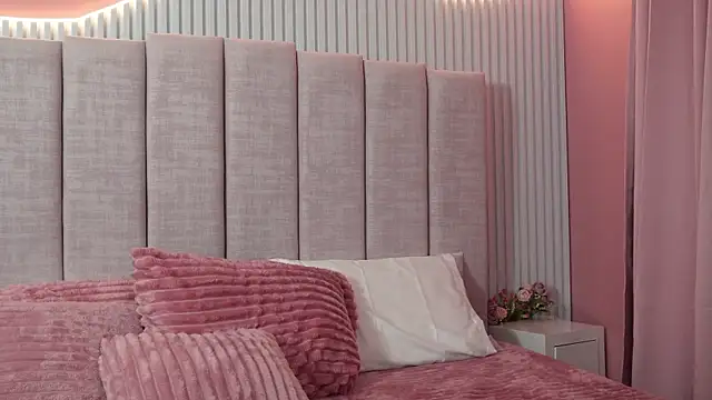 naira_velvett webcam