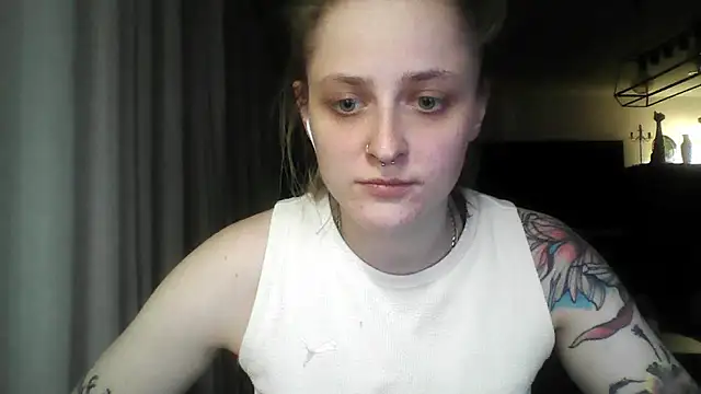 LeaWetGirl webcam