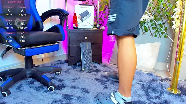_taylor_black webcam
