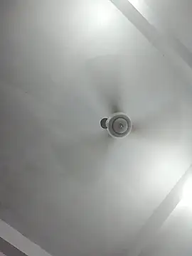 momo_loves webcam