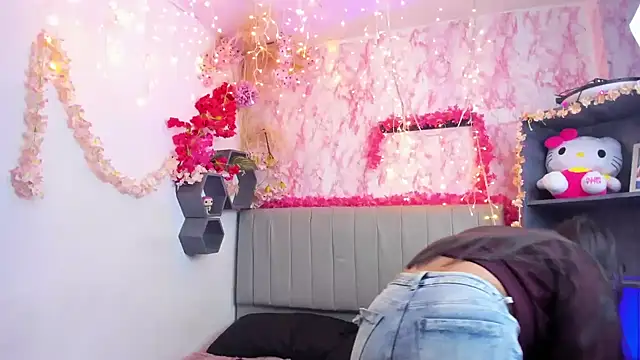Emily_Roussee webcam