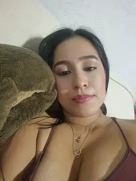 Laraaa_1 webcam