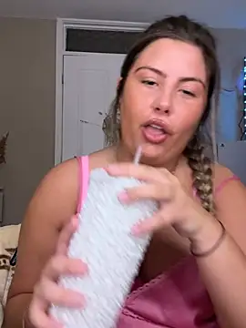 hiddensecretxx (F teen) - topless 5 mins
