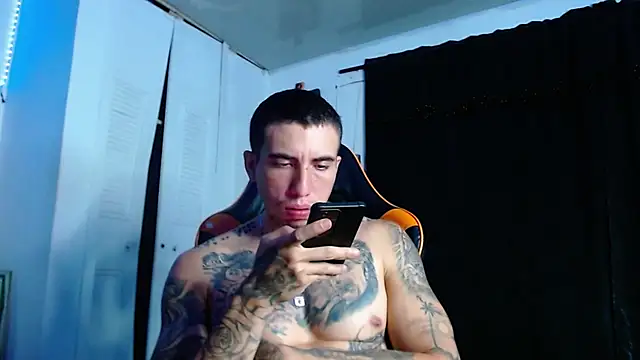Adam_Hudsond webcam