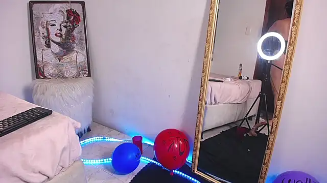 sweetbloomcs live cam on StripChat