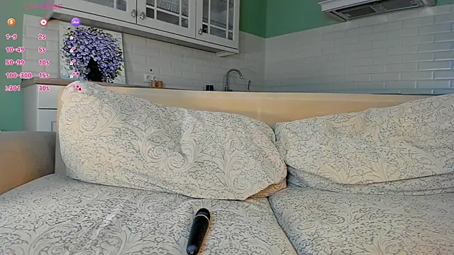 UWU_flower live cam on StripChat