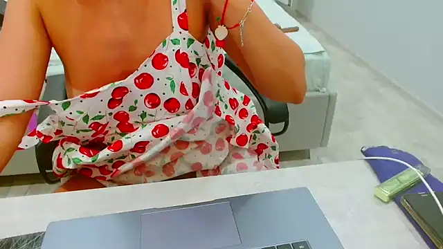 EveLove33 live cam on StripChat