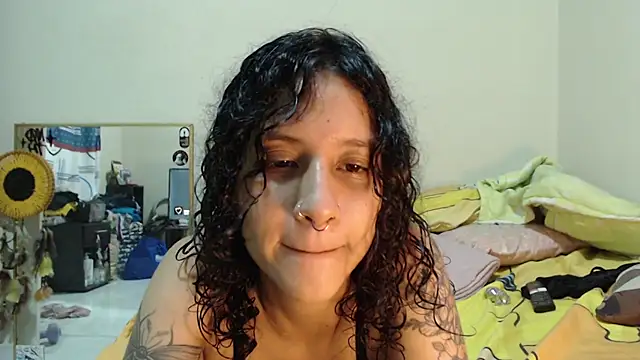 AlinaWoolf_ webcam