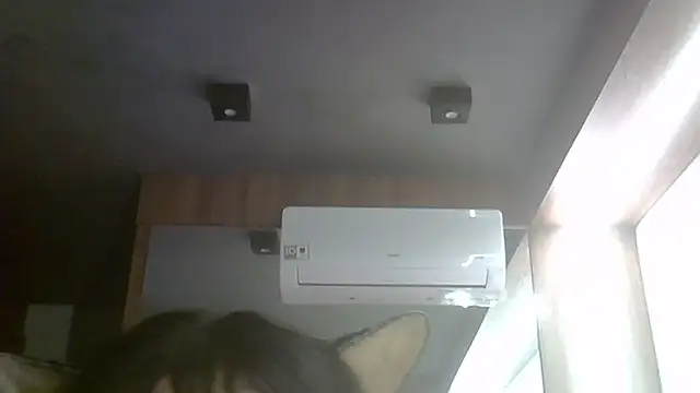 SkinnyKitten live cam on StripChat