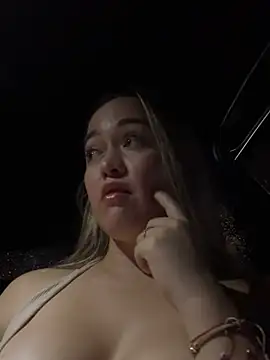 danielavegax (G young) - My friend shows her tits to a stranger