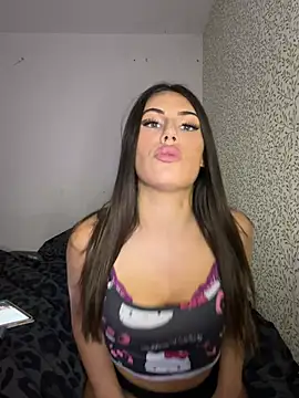 ItsNina_ webcam