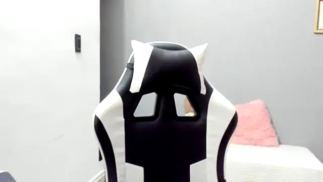 __Emma__11__Lecat_ live cam on StripChat