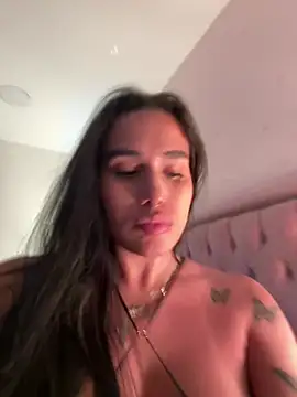 Bella__Wood webcam