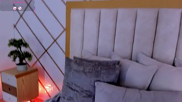 ZaraVesari webcam