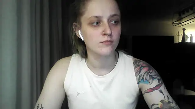 LeaWetGirl webcam