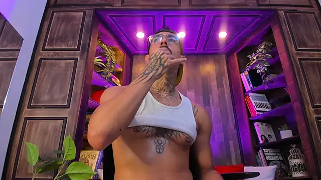 Donovan_Desmond webcam