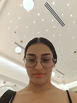 Ary-18 live cam on StripChat