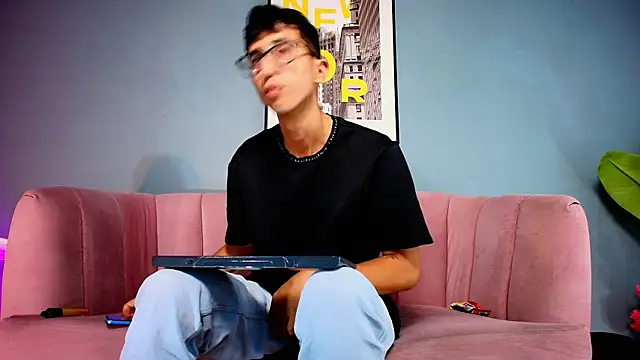 Keny_Romero webcam