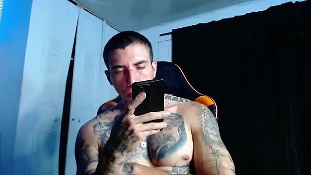 Adam_Hudsond webcam