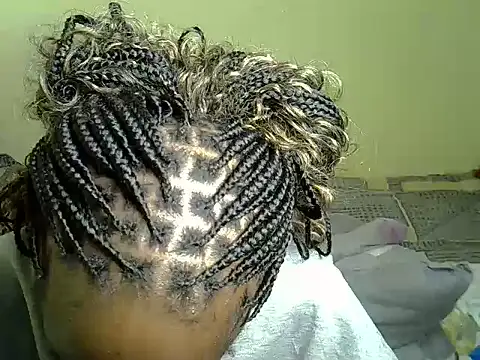 Pearl_petite webcam