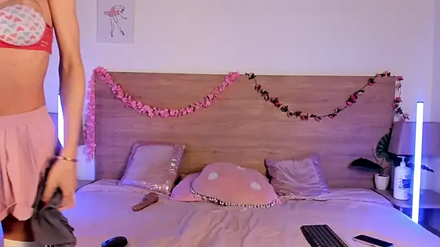 LaraRous live cam on StripChat