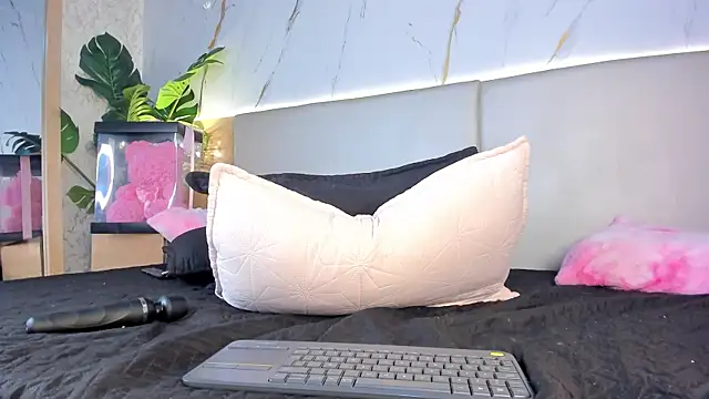 april_grey11 webcam